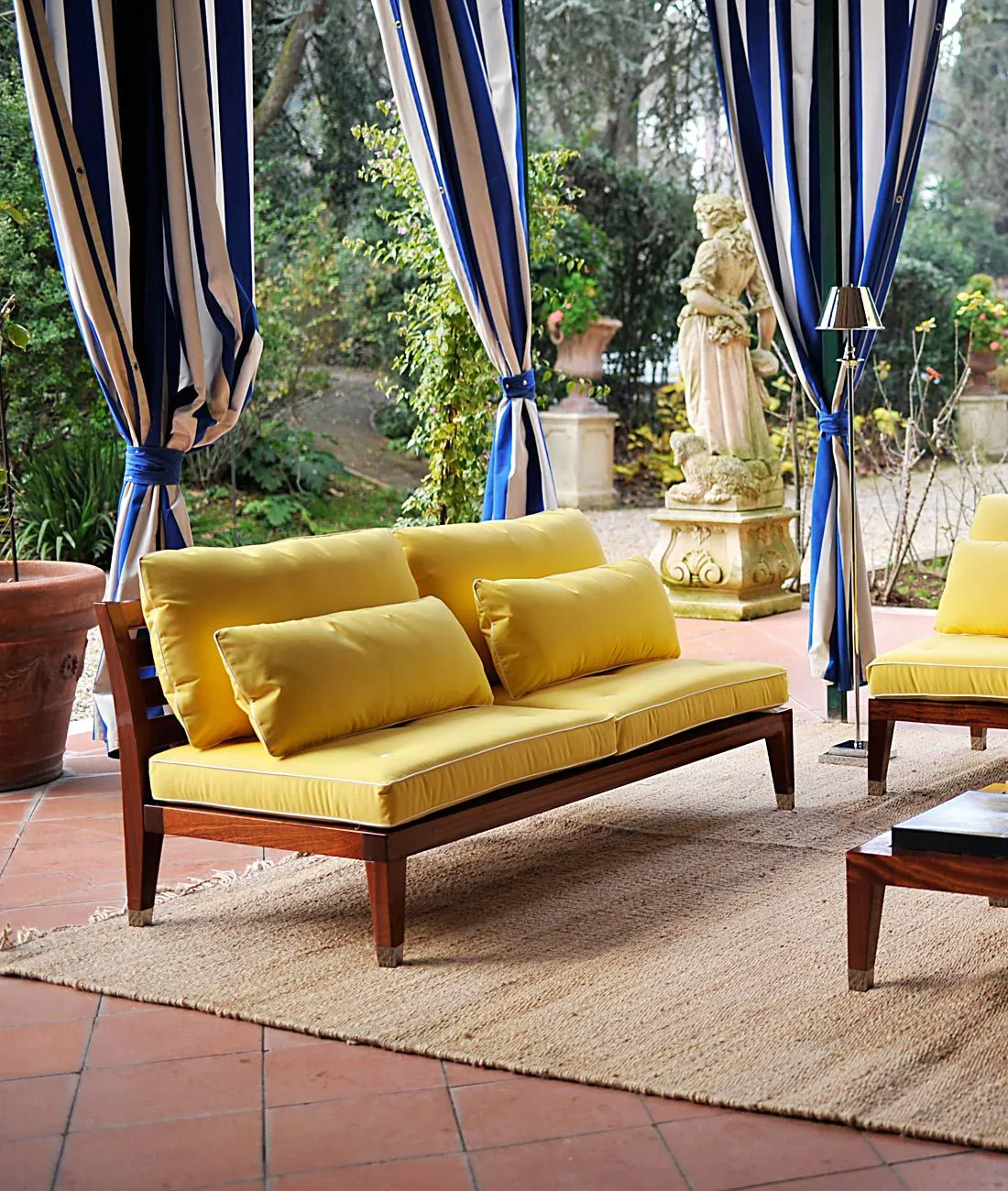 Sofa 2 seater C'est la Vie in mahogany