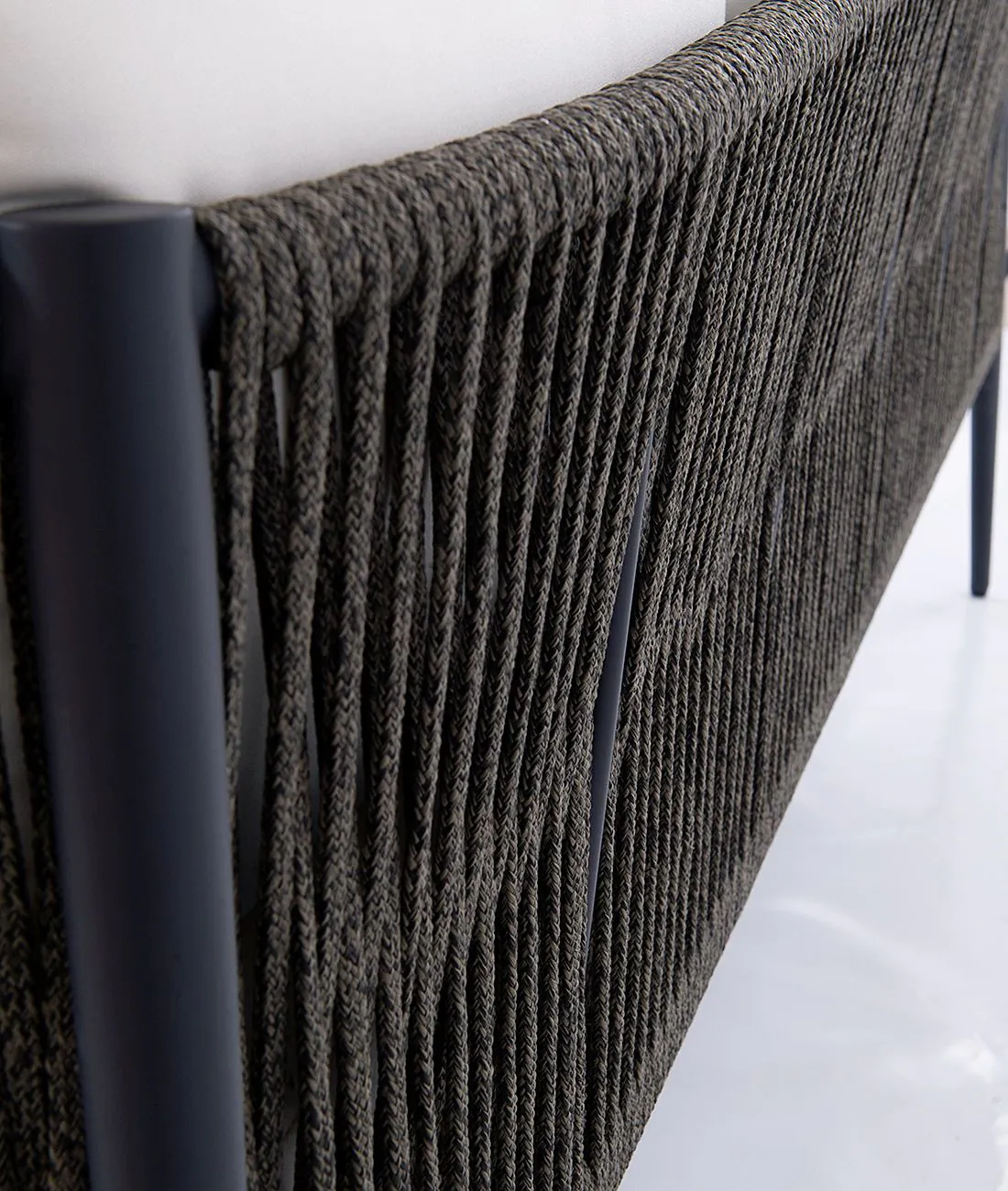Luce 3-Sitzer Sofa mit Aluminiumsitz und Rückenlehne aus Seil