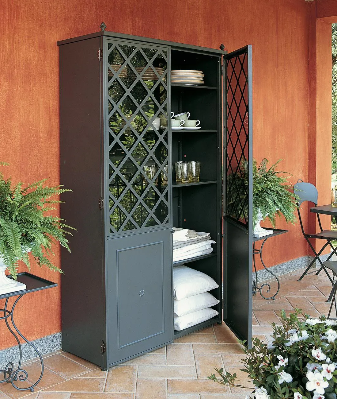 Gartenschrank aus Eisen Aurora Kollektion