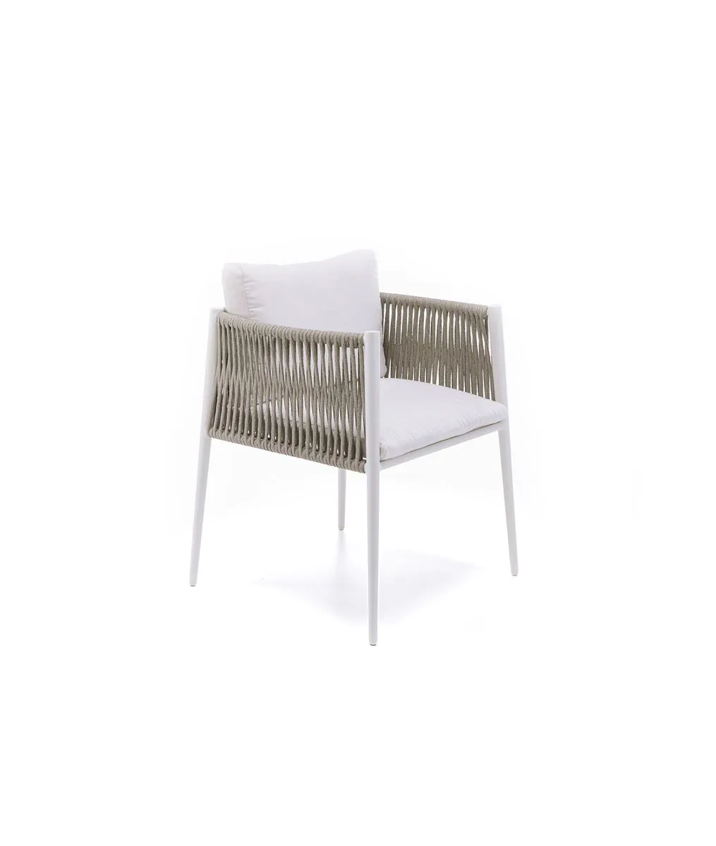 Petit fauteuil Luce en blanc avec assise en aluminium et dossier en corde