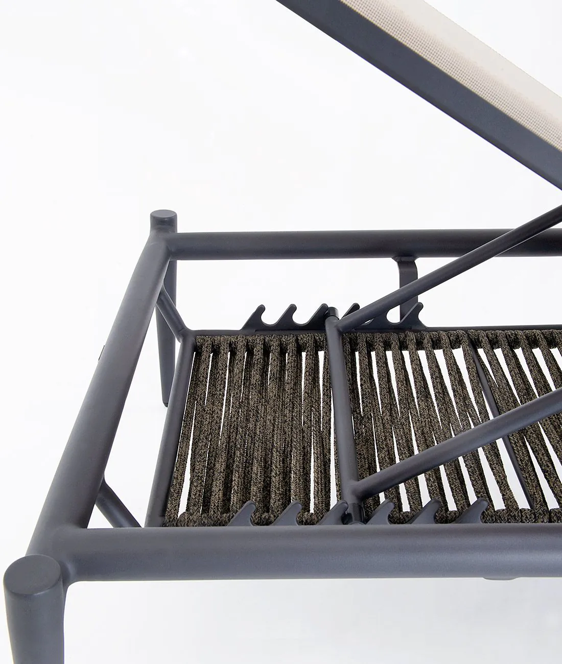Luce stackable sunlounger aluminum with sand fabric