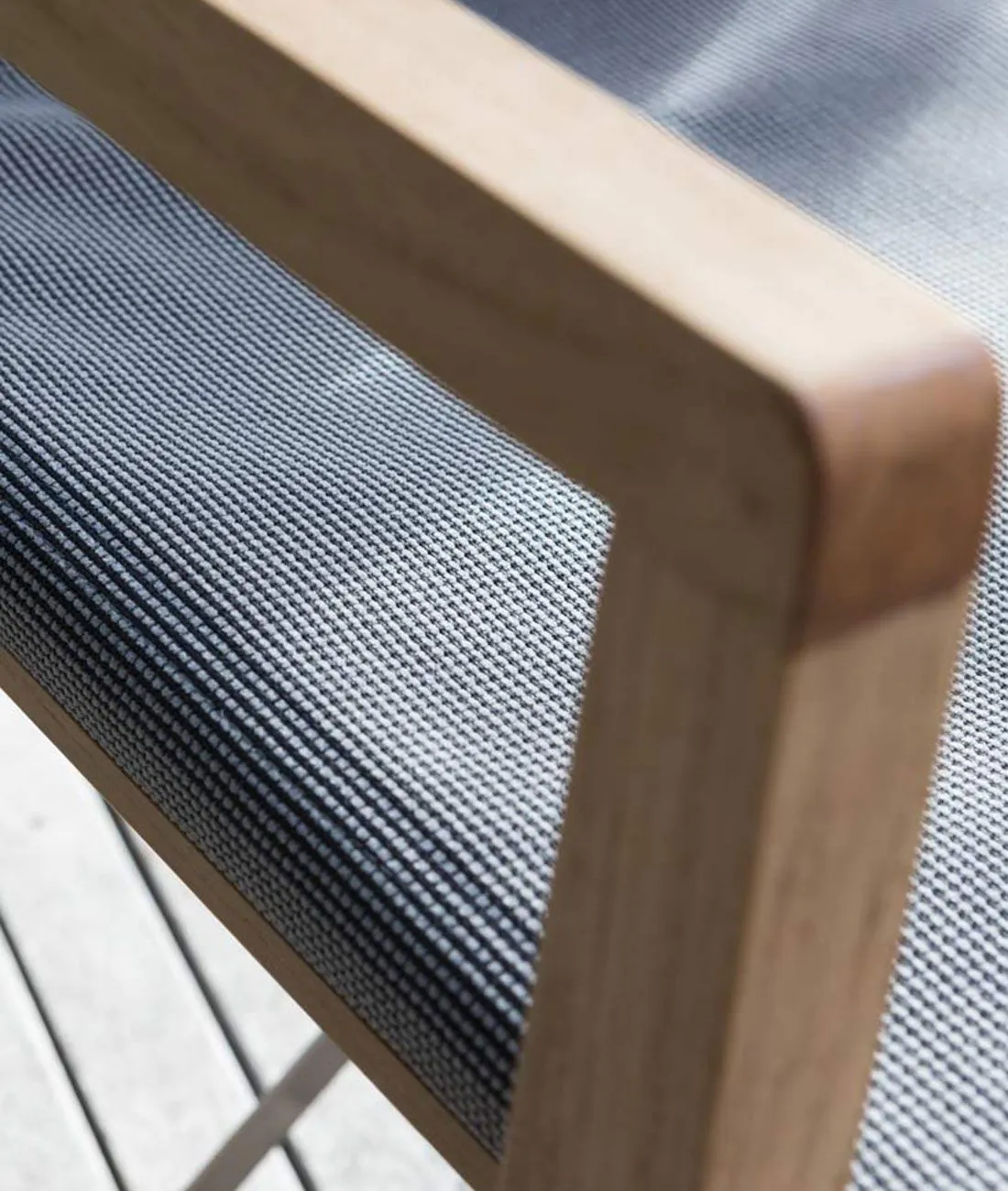 Armstuhl Struktur aus Teakholz, Bespannung brown Armstuhl Cosette
