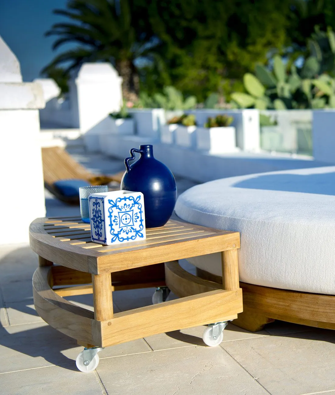 Island side table Pevero with wheels 