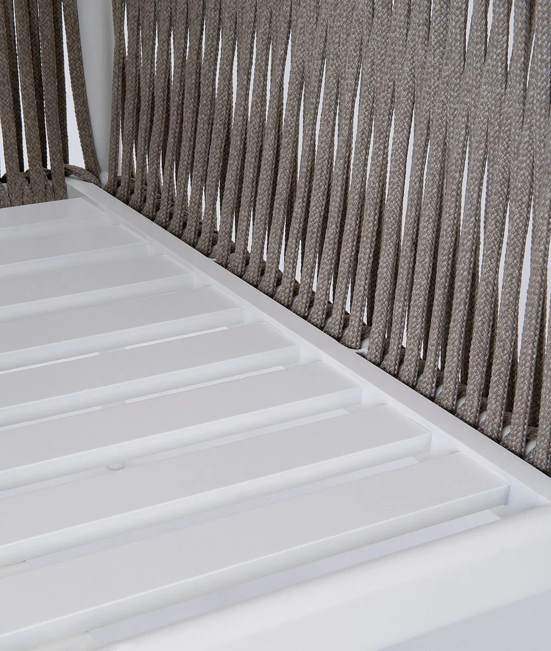 Luce 3-Sitzer Sofa mit weißem Aluminiumgestell und Rückenlehne aus Seil