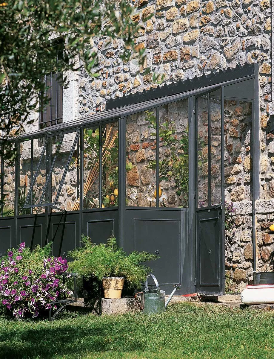 Greenhouse with 1 window and 1 door left opening