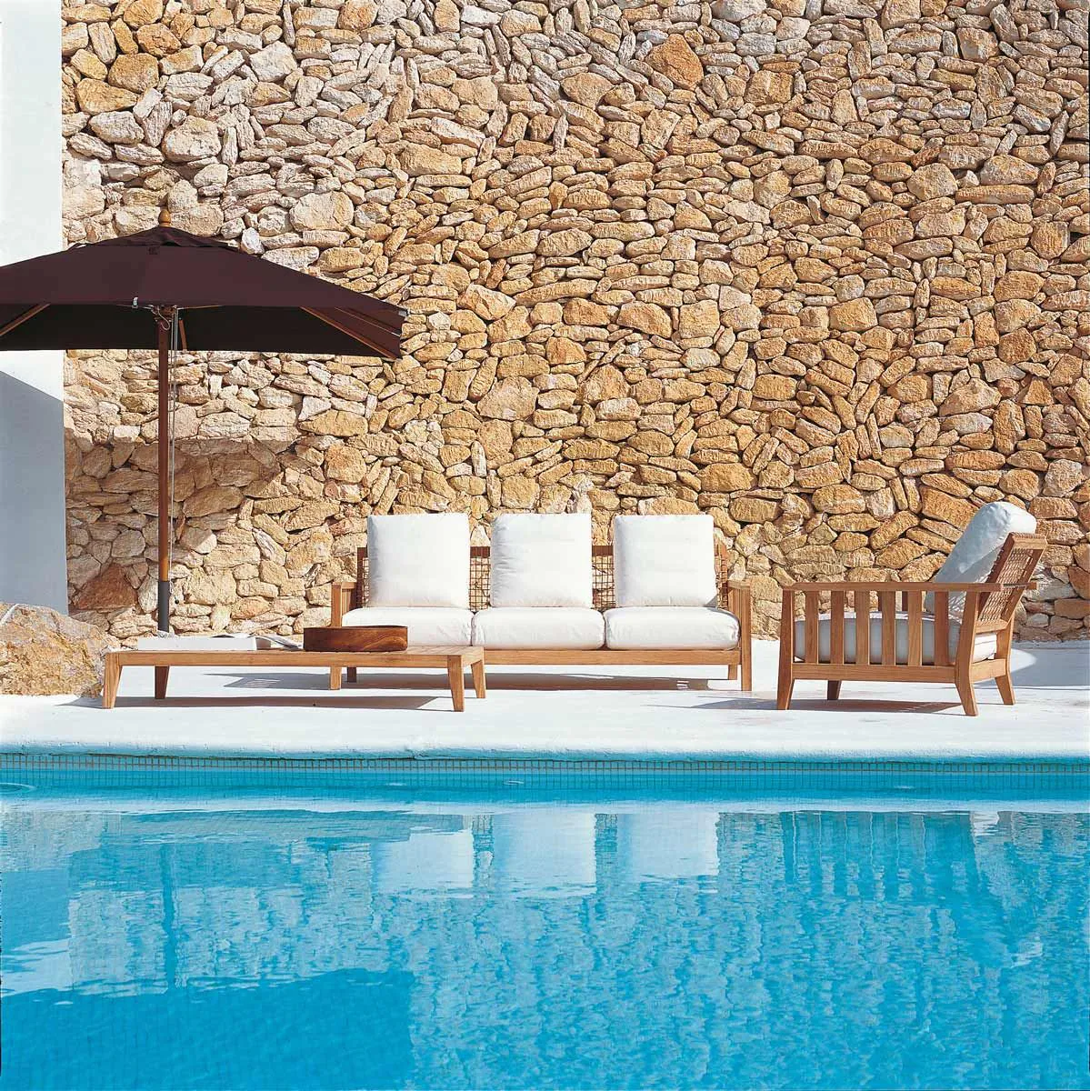 Synthesis Sofa in teak and WaProLace 210 cm