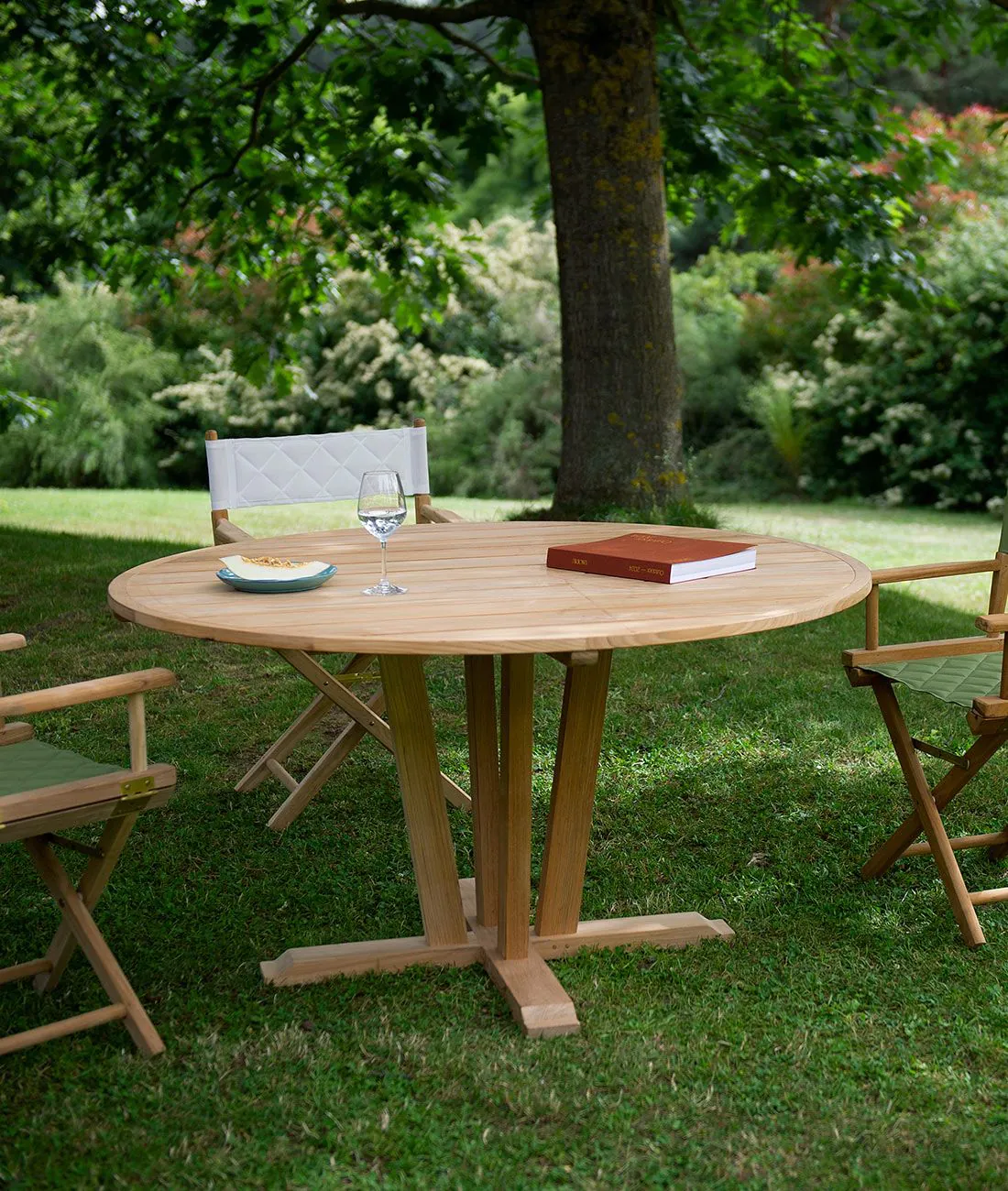 Synthesis round table Ø 142 cm