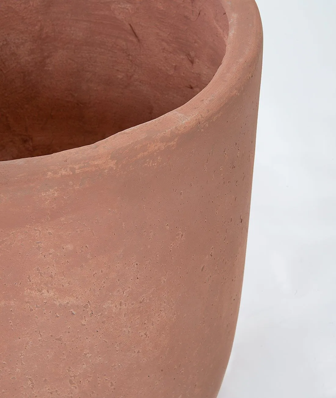 Garden pot in concrete and marble