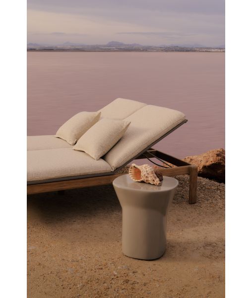 Hoher Egadi hocker aus Fiberstone