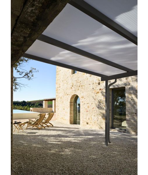 Pergola Meridienne addossata con copertura in policarbonato