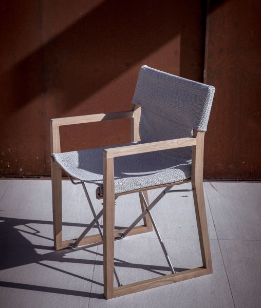 Petit fauteuil Pevero en teck et tissu couleur tourterelle 