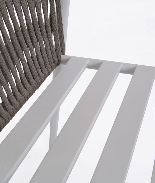 Sedia impilabile Luce seduta in alluminio bianco e schienale in corda