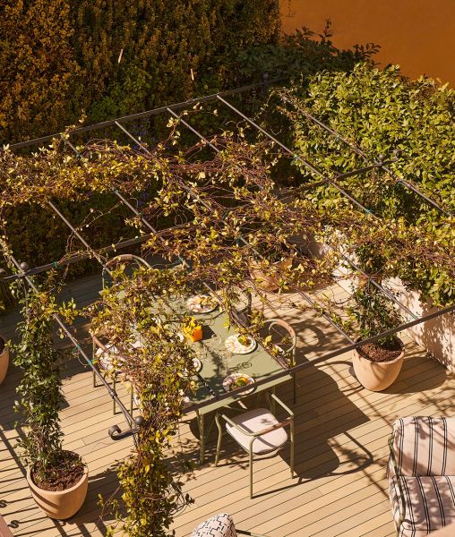 Solaire flat roof freestanding pergola 