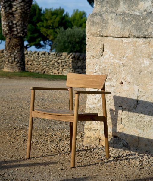 Small armchair in teak Pevero