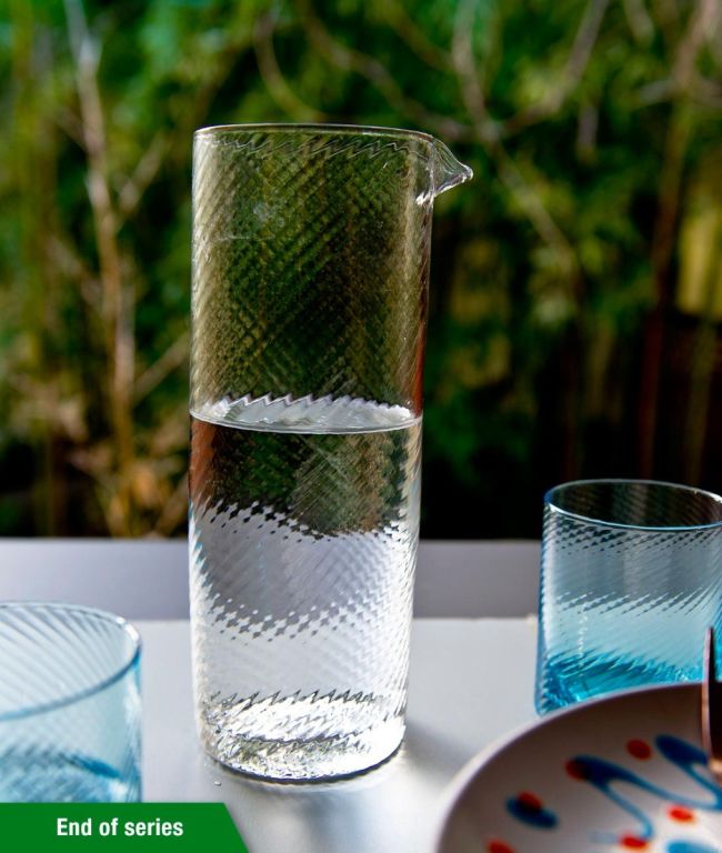 Transparent rigardin torsè glass jug