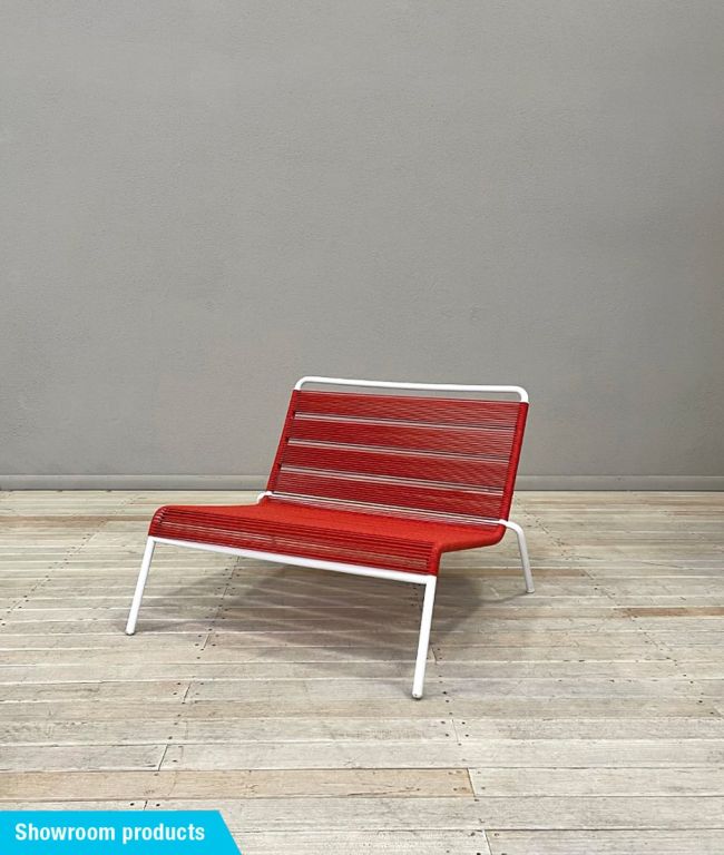 Fauteuil lounge empilable Camargue en fer blanc et corde polyoléfine orange