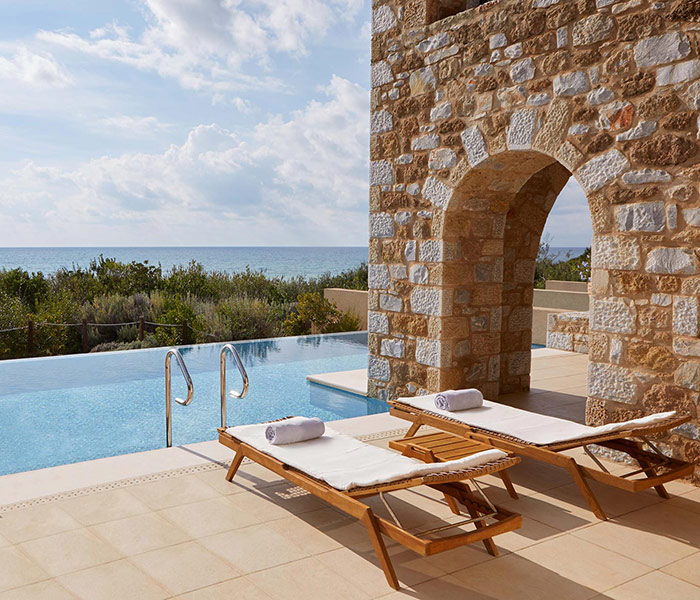Arredare il bordo piscina